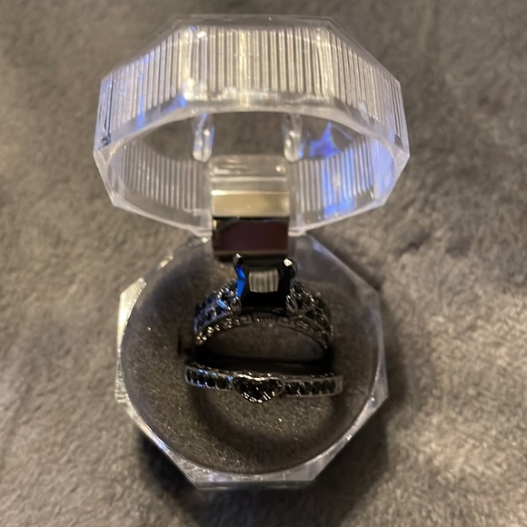 Black Cubic Zirconia Sz 10 Beautiful 2 pc Heart Ring! - Picture 14 of 14